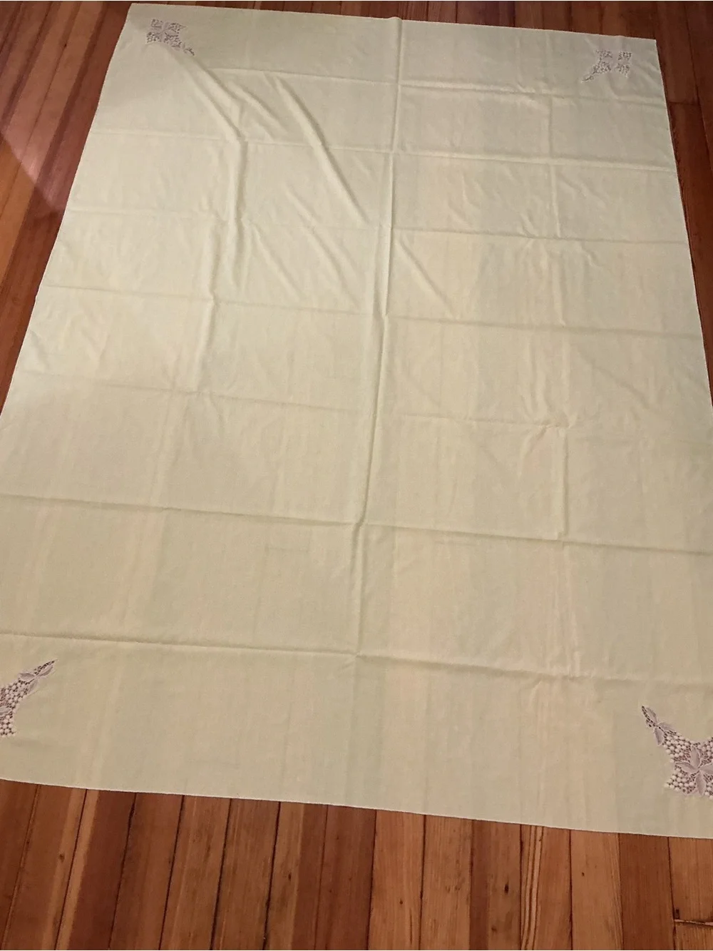 🔹 Antique Hand tatted Lace Lemon-y Linen Tablecloth